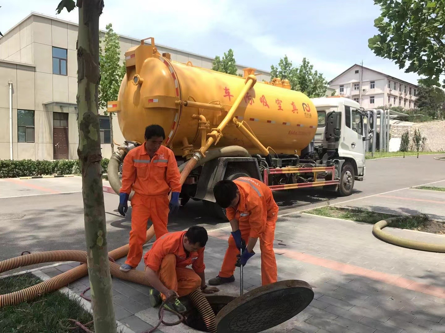 石河子乡化粪池清理与5-8吨吸粪车施工效率分析